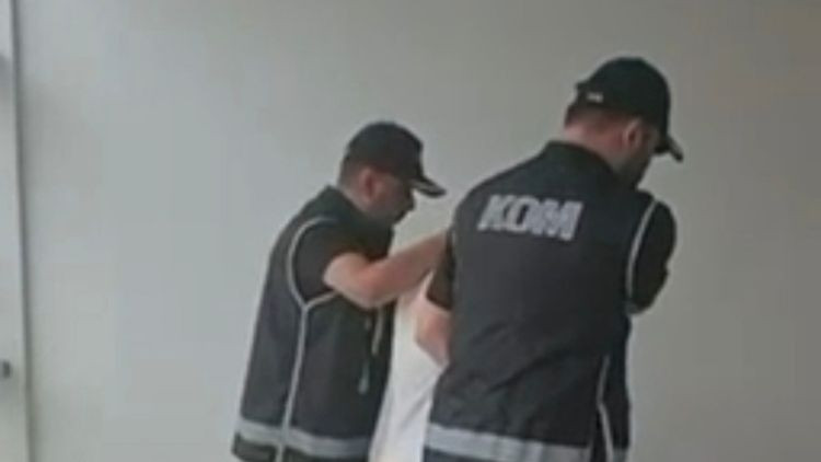 Kırmızı bültenle aranan şüpheli Alanya’da yakalandı Kırmızı bültenle aranan şüpheli Alanya’da yakalandı