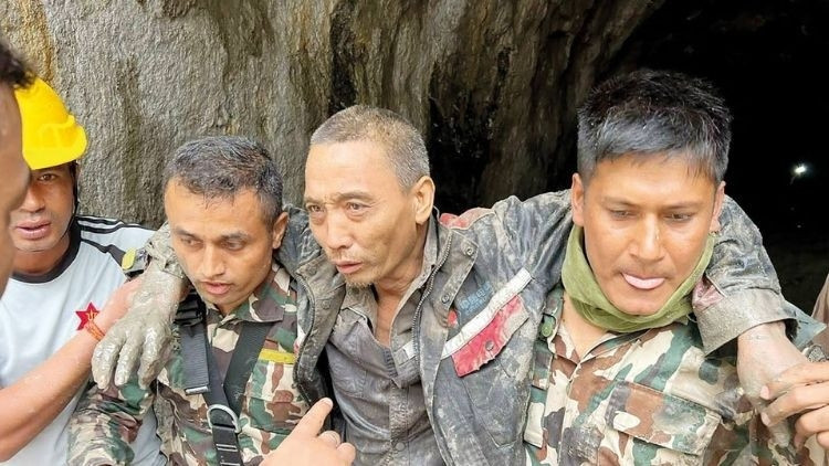 Nepalda daşqınların 10-cu günündə baş verən möcüzə.