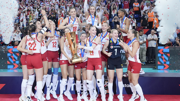 Filenin Sultanları Avrupa Şampiyonu (İtalya 2-3 T&uuml;rkiye voleybol ma&ccedil;ı)