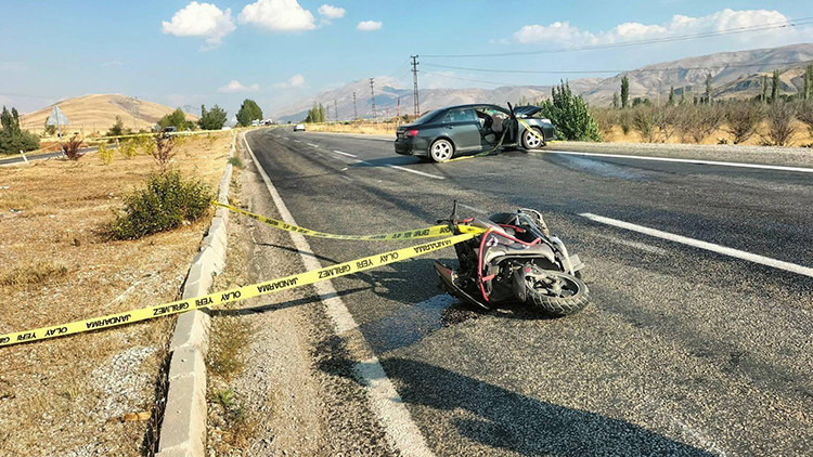Malatya’da otomobil ile çarpışan motosikletin sürücüsü öldü Malatya’da otomobil ile çarpışan motosikletin sürücüsü öldü
