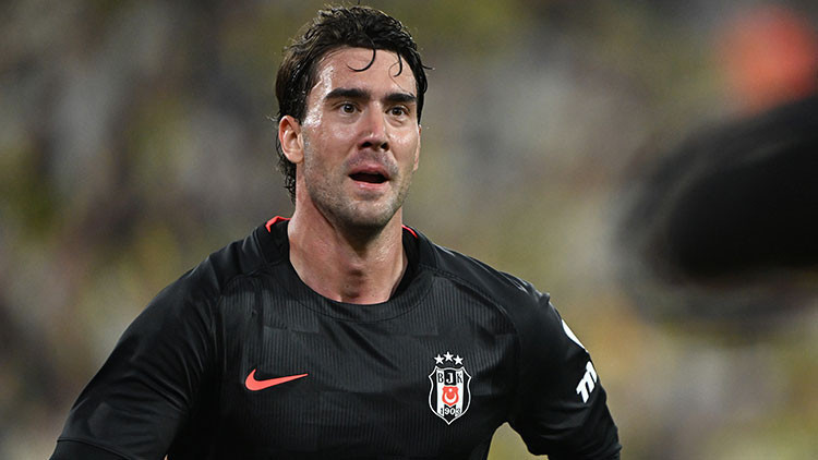 Beşiktaşlı Dusan Vlahovic sakatlandı Beşiktaşlı Dusan Vlahovic sakatlandı