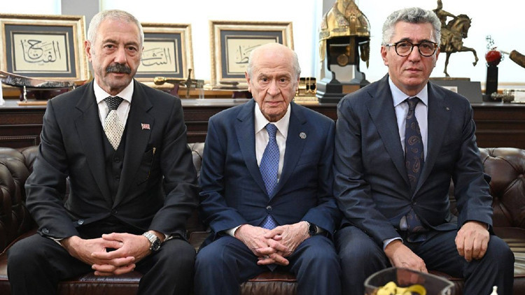 Bahçeli, Sarallar ve Şahinler aileleriyle MHP Genel Merkezi’nde bir araya geldi Bahçeli, Sarallar ve Şahinler aileleriyle MHP Genel Merkezi’nde bir araya geldi