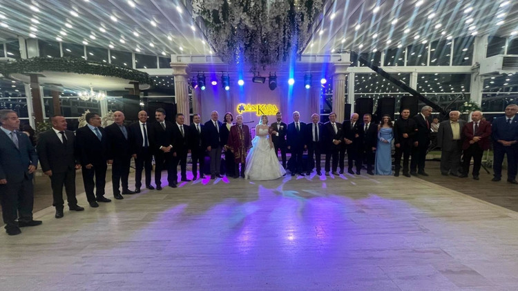 Genç çiftin mutlu günü