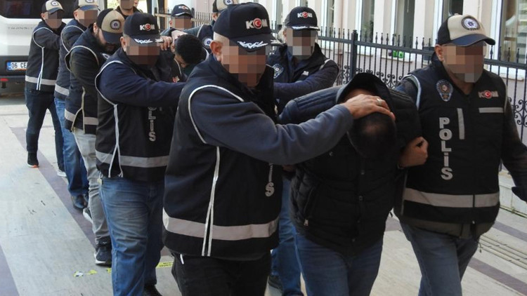 Fuhuş ve uyuşturucu operasyonunda 20 gözaltı Fuhuş ve uyuşturucu operasyonunda 20 gözaltı