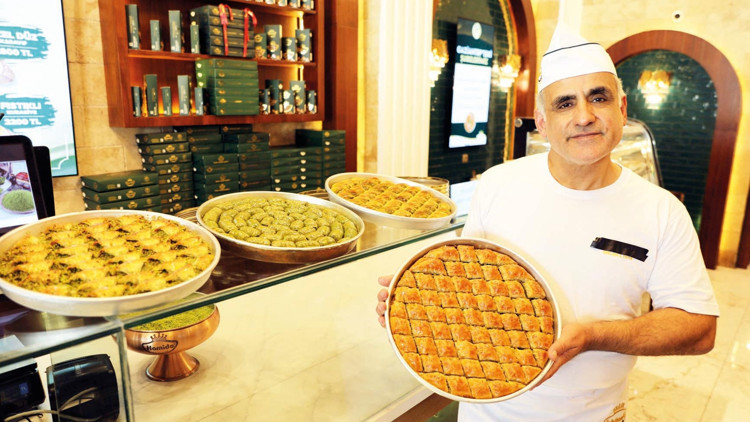 ABD’ye eğitime gitti baklava ustası oldu ABD’ye eğitime gitti baklava ustası oldu