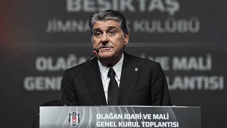 Beşiktaşta Serdal Adalı yönetimi ibra edildi Beşiktaşta Serdal Adalı yönetimi ibra edildi