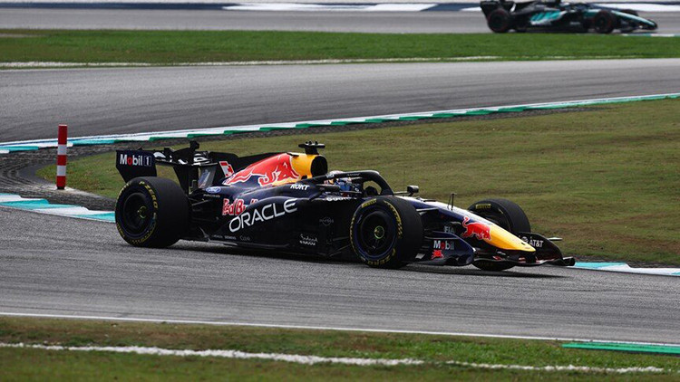 Bahreyn Grand Prixsinde pole pozisyonu Max Verstappenin