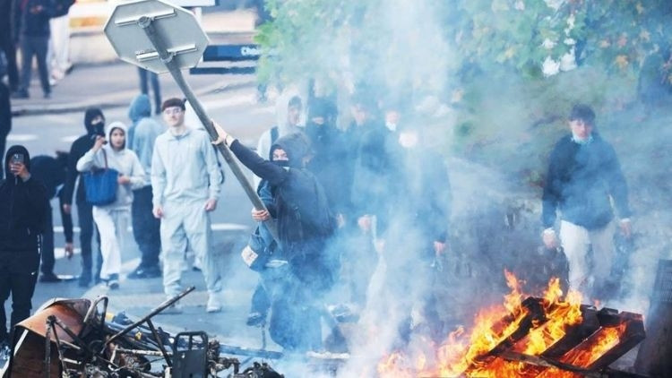Fransa’da liseli isyanı Fransa’da liseli isyanı