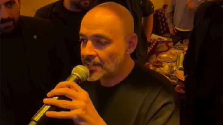 Sıra gecesinde rap söyledi Sıra gecesinde rap söyledi
