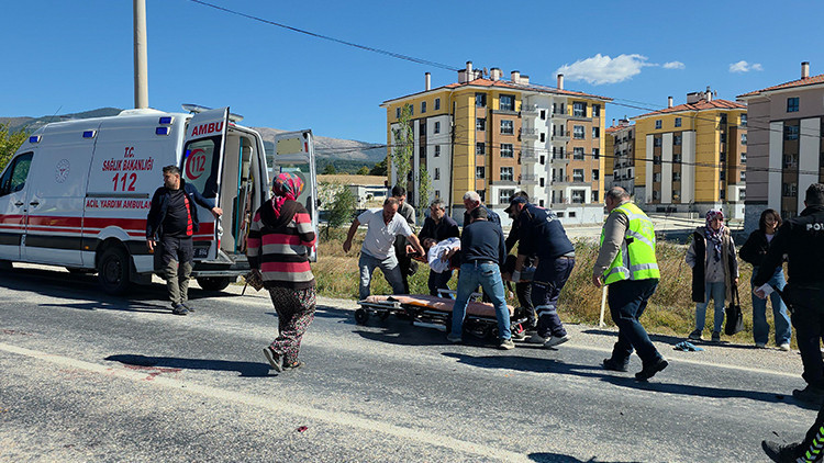 Otomobille çarpışan motosikletin sürücüsü hayatını kaybetti Otomobille çarpışan motosikletin sürücüsü hayatını kaybetti