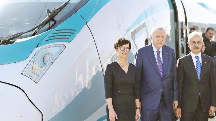 Yeni hızlı tren hattında seferler başladı... Çerkezköy-Edirne arası 54 dakika