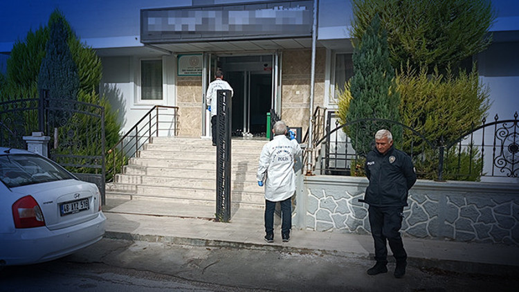 Aşçı yardımcısı yurt odasında ölü bulundu Aşçı yardımcısı yurt odasında ölü bulundu