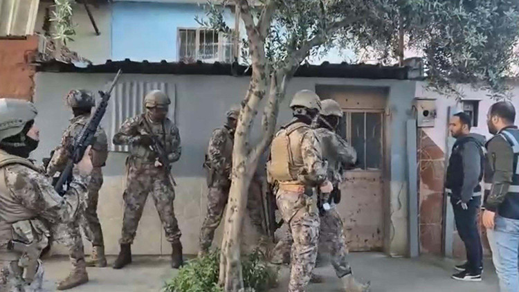 MİT destekli baskınlarda 21 şüpheli yakalandı MİT destekli baskınlarda 21 şüpheli yakalandı