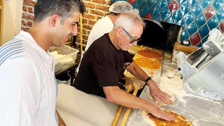 Oscar’ın şefi lahmacun pişirdi Oscar’ın şefi lahmacun pişirdi