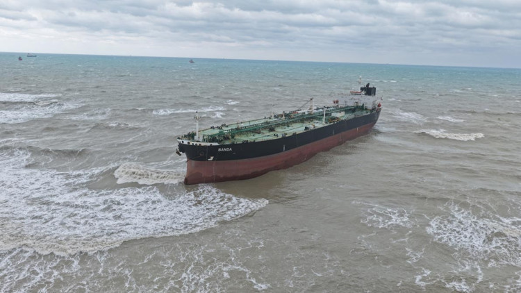 Sarıyerde sürüklenen tanker kurtarıldı Sarıyerde sürüklenen tanker kurtarıldı