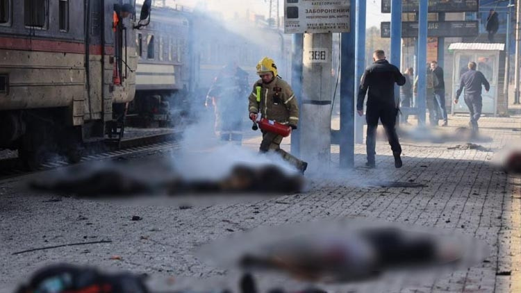 Rusiya Ukraynada dəmir yolu stansiyasına hücum etdi: 13 nəfər ölüb, 10 nəfər yaralanıb