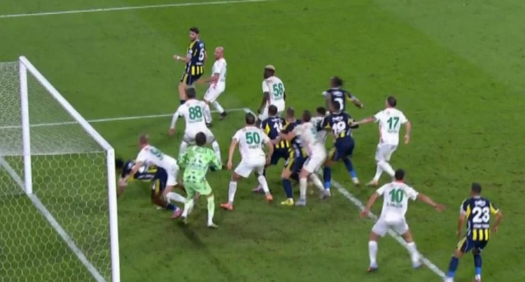 Fenerbahçe - Alanyaspor maçındaki hakem kararlarını Trio değerlendirdi: İki pozisyon da penaltı Sahada da, VAR odasında da penaltı