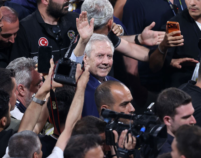 Fenerbahçede Aziz Yıldırım yeniden başkan oldu