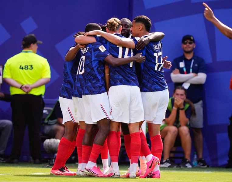 Fransa, Senegal engelini 3 golle aştı