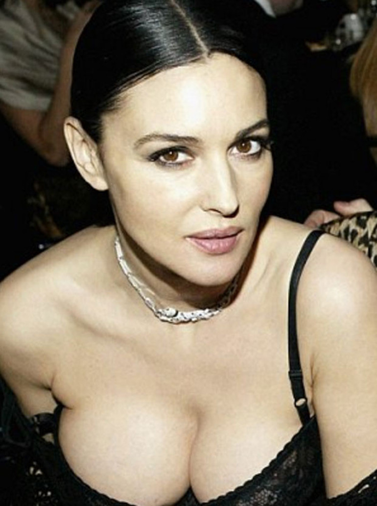 Monica Bellucci:Dört gözle menopoza girmeyi bekliyorum