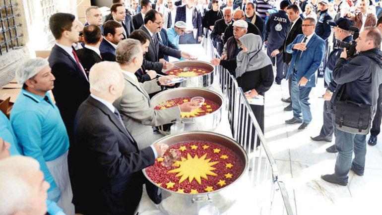 81 vilayetten 10ar vatandaşla 28 Ekim resepsiyonu