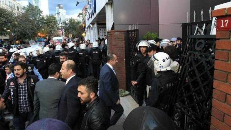 Kayyum yayını kesti kamu spotu girdi