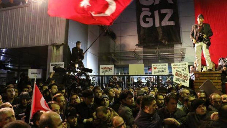 Kayyum yayını kesti kamu spotu girdi
