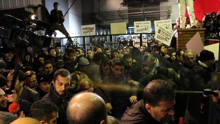 Kayyum yayını kesti kamu spotu girdi