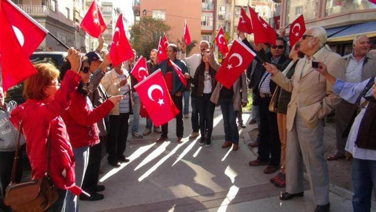 İzmir merkezli 18 ilde ’paralel yapı iddiasıyla operasyon: 44 gözaltı