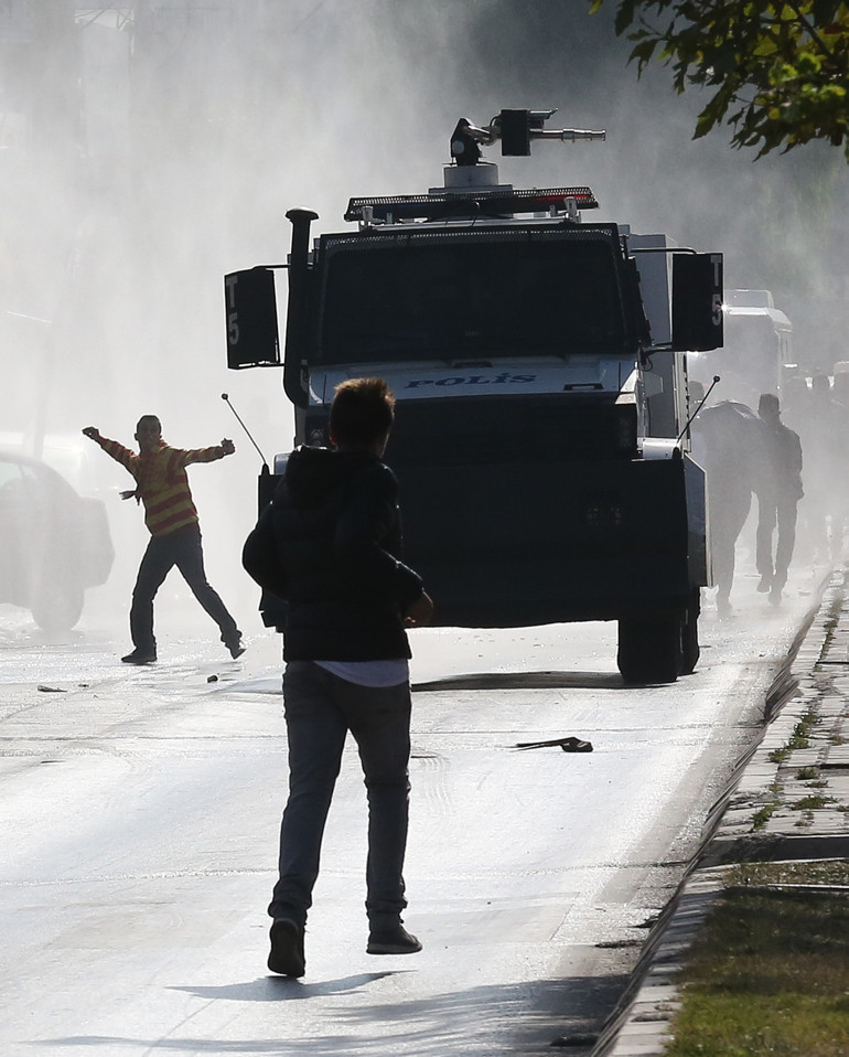 Karşıyaka-Göztepe maçı öncesi ortalık karıştı
