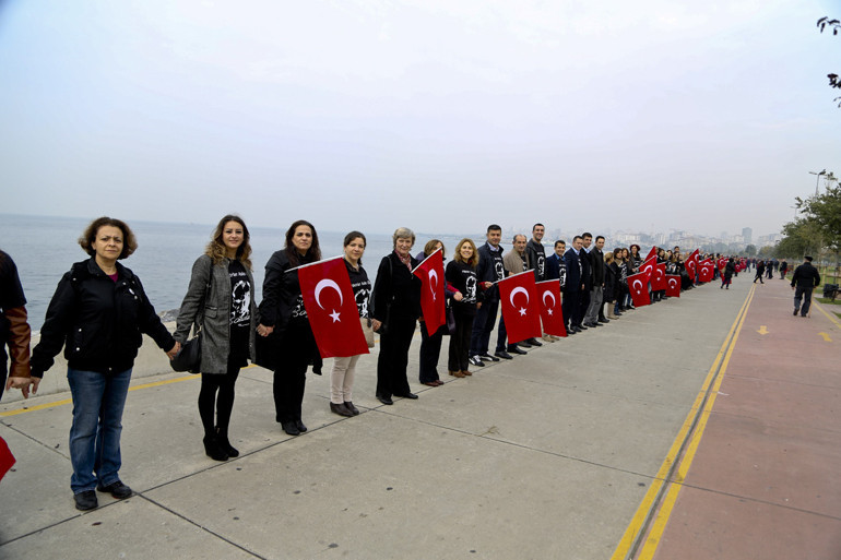 Atatürk vefatının 77nci yılında sevgi, saygı ve özlemle anıldı