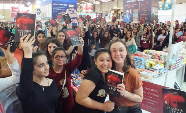 İstanbul Kitap Fuarının fenomeni genç yazarlar