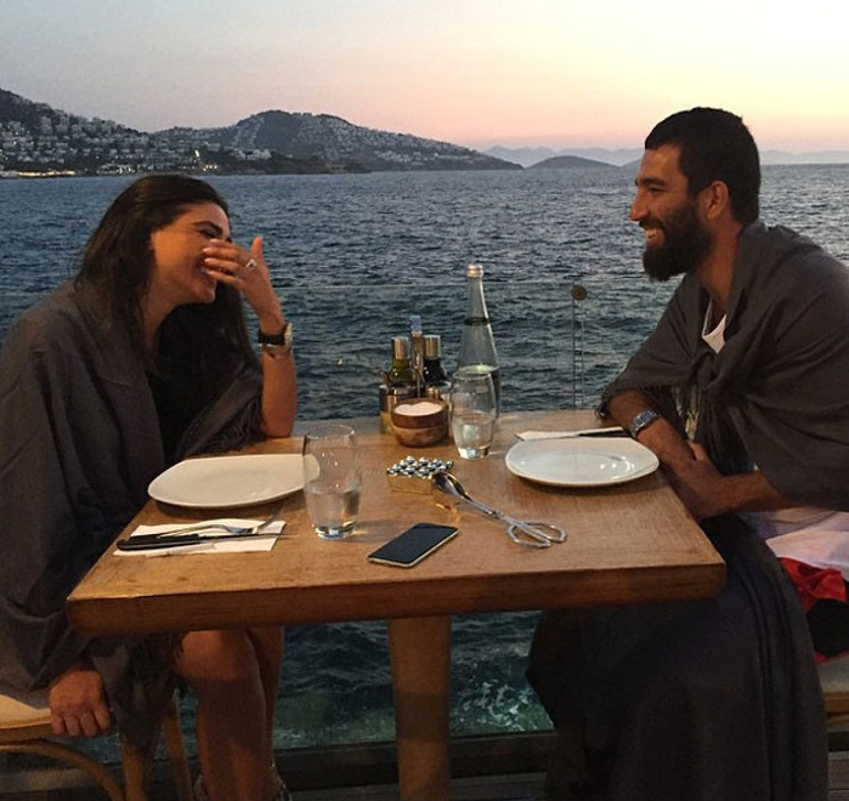 Burcu Esmersoy, Arda Turanla küs değiliz