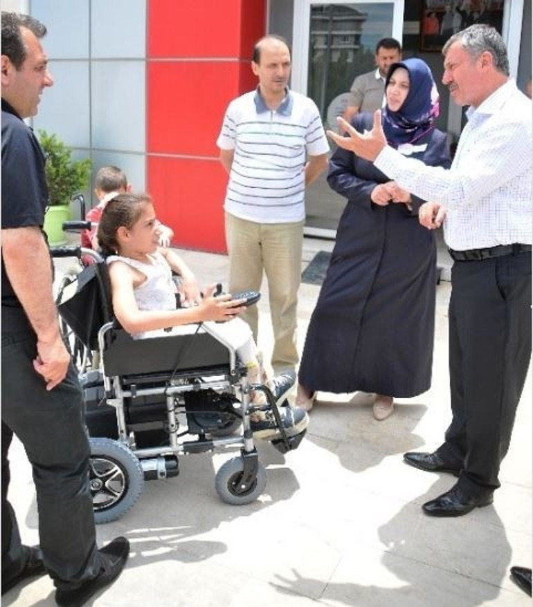 Tedavi için başladığı yüzmede şampiyon oldu