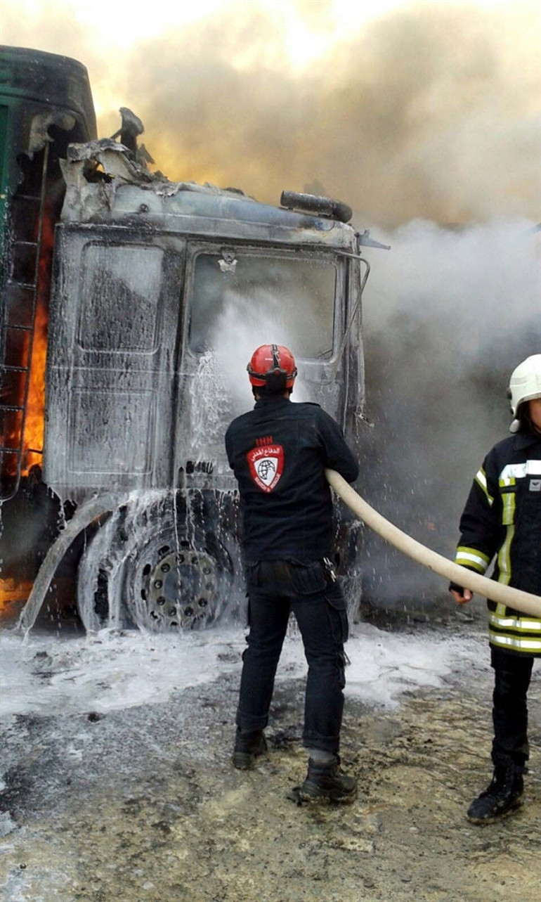 İnsani yardım konvoyu Türkiye sınırında vuruldu