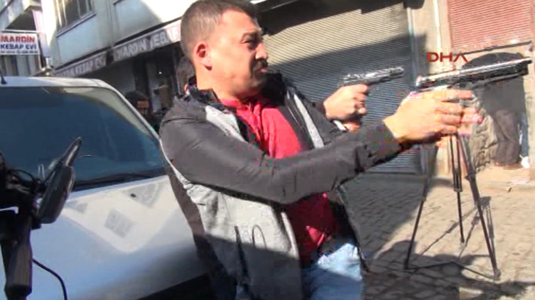 Diyarbakırda çatışma: İHAya göre Tahir Elçi hayatını kaybetti