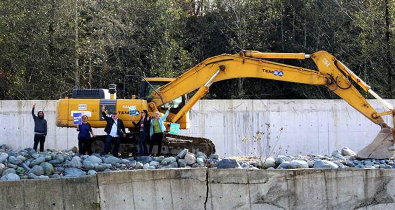 Arhavide HES tepkisi sürüyor