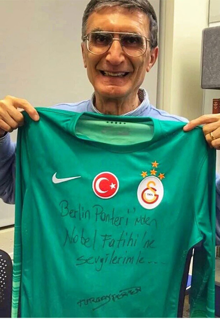 Aziz Sancarı çok sevindiren hediye