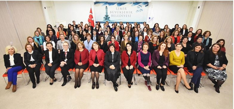 İzmirde kadının adı var