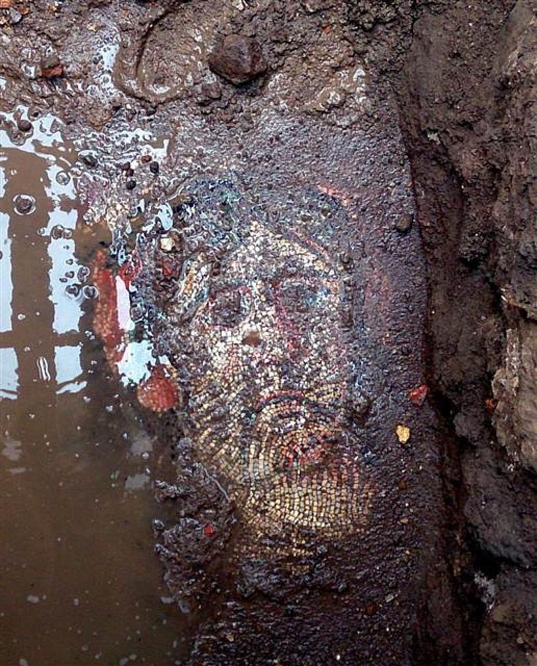 İznikte bulunan taban mozaiğinin giriş bölgesi asfaltla kaplandı