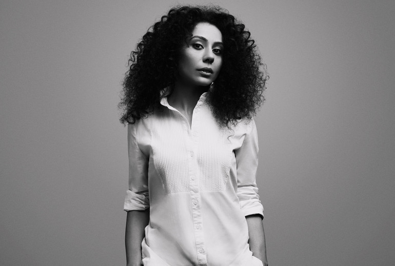 CAZIN RENKLİ SESİ: ELİF ÇAĞLAR