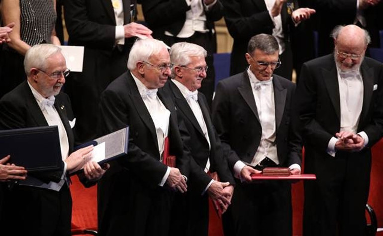 Stockholmde tarihi tören: Aziz Sancar, Nobel Kimya Ödülünü aldı