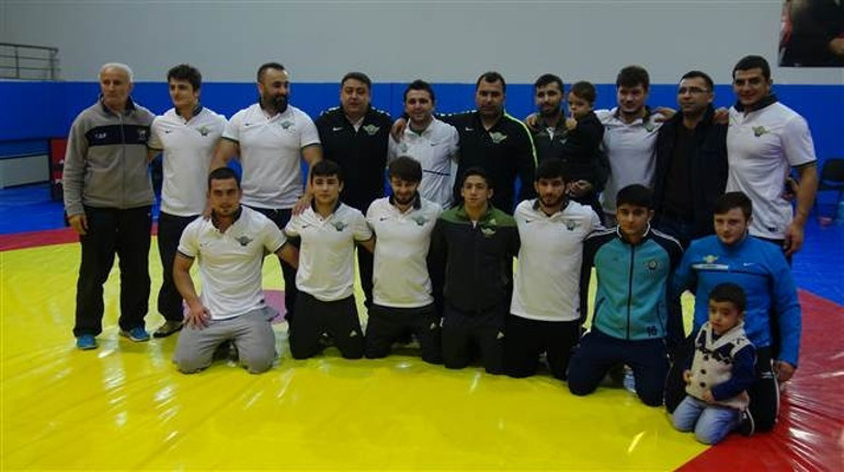 Akhisar Belediyespor şampiyon oldu A takımı ligden çekme kararı aldı