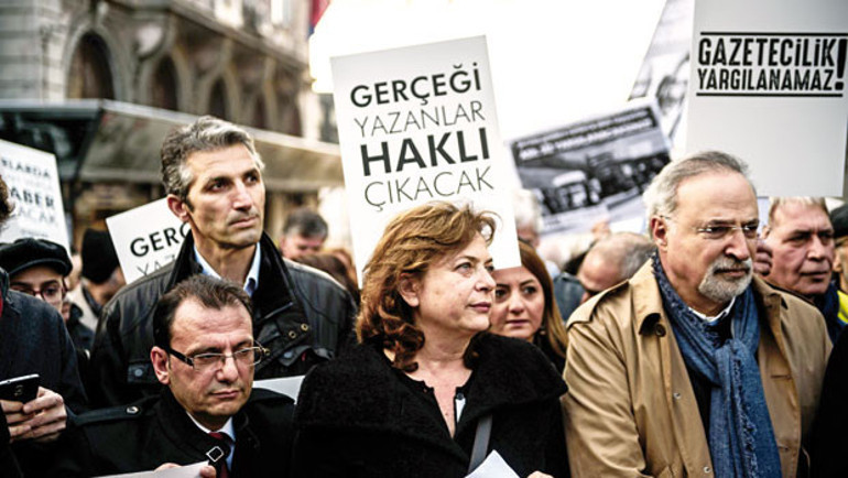 Can Dündar ve Erdem Gül için 30 adımlık yürüyüş