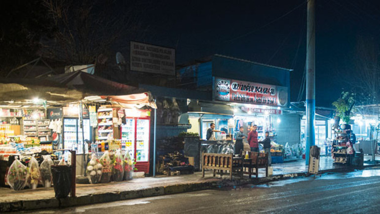 İşte öteki Diyarbakır: Surun dışı neonlarıyla yanıyor