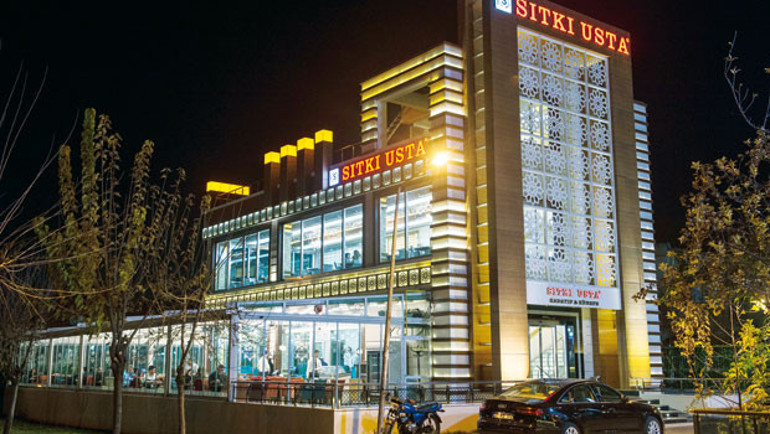 İşte öteki Diyarbakır: Surun dışı neonlarıyla yanıyor