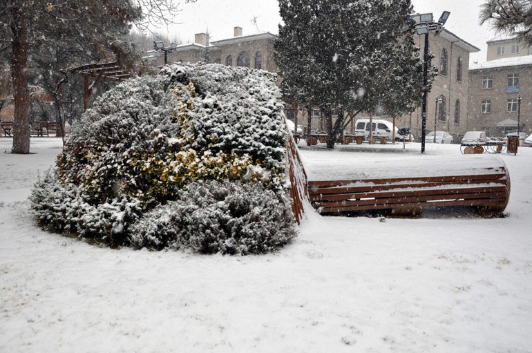 Tüm yurt beyaza büründü