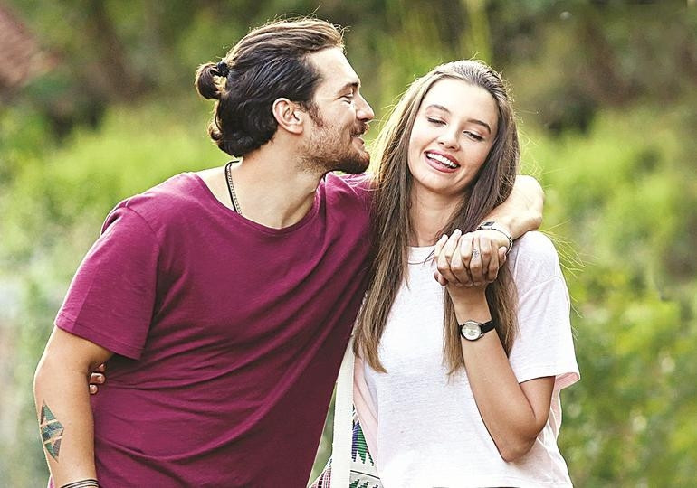 Çağatay Ulusoy sırılsıklam aşık