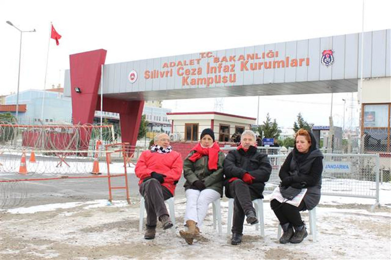 Umut Nöbetinin 32. gününde 32. Gün ekibi Silivride