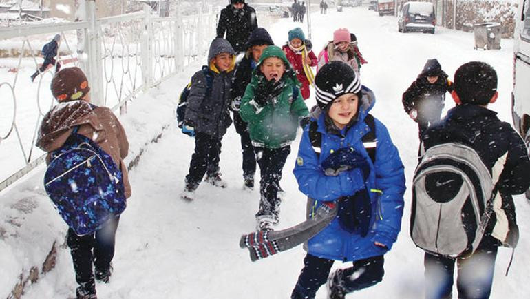 Kar yağışı yurdu esir aldı